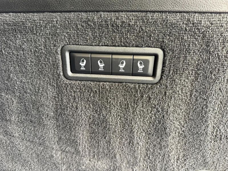 Jeep Grand Wagoneer (2022) + SERIES III + DPH + FULL + - fotka 17 z 36
