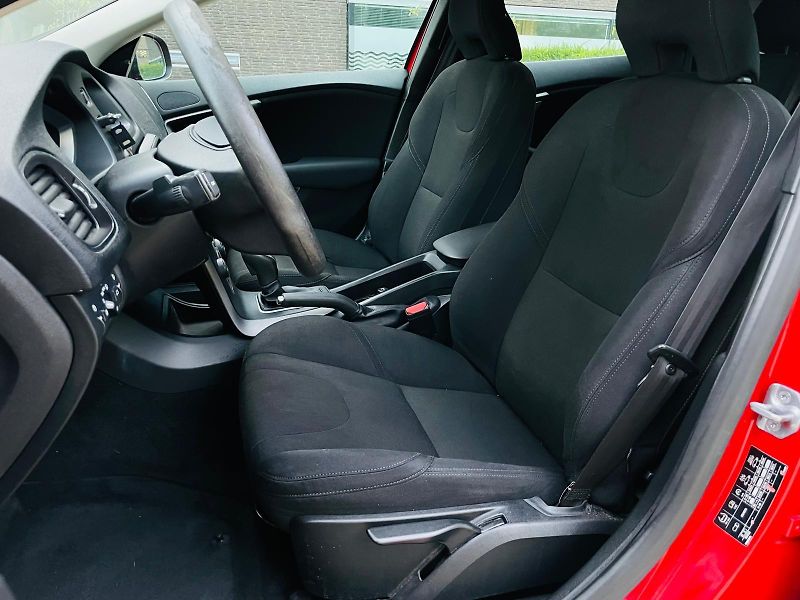 Volvo V40 2.0D3 AUT CROSS COUNTRY TAŽNÉ - fotka 26 z 40