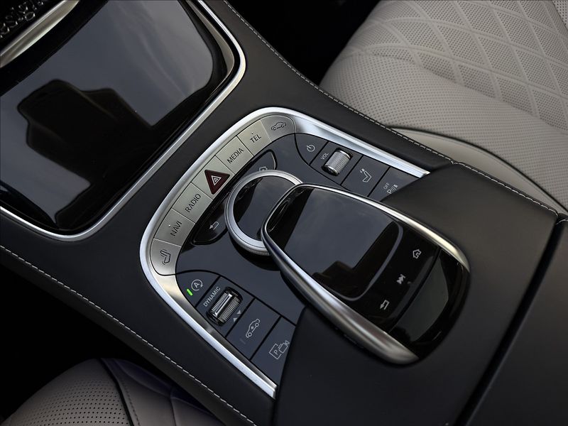 Mercedes-Benz Třídy S 560 4Matic AMG - fotka 16 z 32