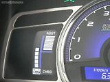 V hybridní verzi přibyl tento displej nalevo od otáčkoměru ...