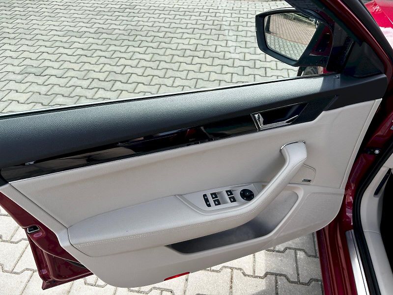Škoda Superb (2023) Combi 2.0 TDI 147kW 4x4 DSG L& - fotka 24 z 35