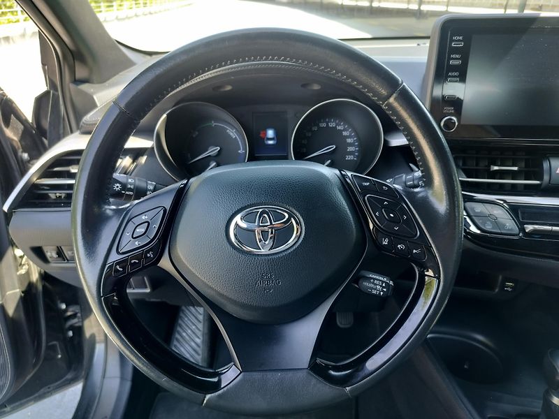 Toyota C-HR 1.8 Hybrid - fotka 13 z 27
