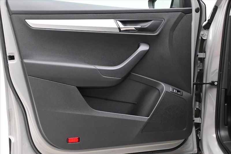 Škoda Karoq 2,0 TDI 85 KW DSG NAVIGACE Zár - fotka 23 z 30