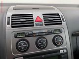 Volkswagen Touran (2008) 1.4 TSi, AC, navi - náhled 11