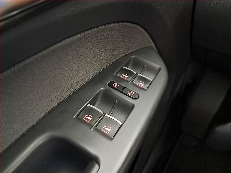 Volkswagen Touran (2012) 1.4 TSI, Automat, Navi - fotka 16 z 17