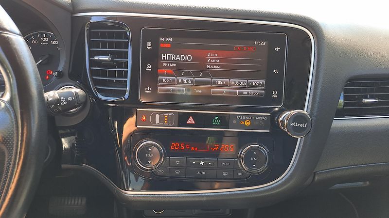 Mitsubishi Outlander 2.4 PHEV 4WD Business - fotka 24 z 28