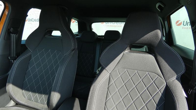 Škoda Karoq 1,5 TSI Sportline - fotka 7 z 23