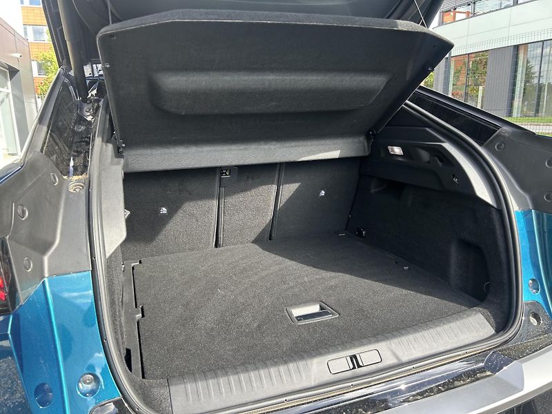 Peugeot 3008 (2024) GT Elektromotor 157 kW (73 kWh - fotka 16 z 16