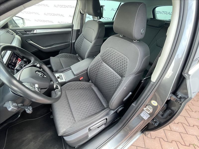 Škoda Superb 2,0 TDI DSG 110kw zachovalé,se - fotka 11 z 25
