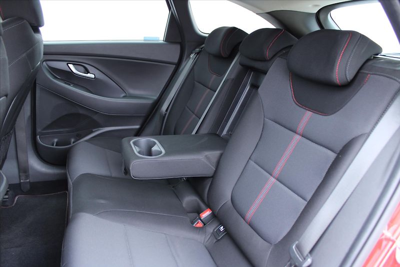 Hyundai i30 1.5 T-GDI 117kW N-LINE ČR - fotka 12 z 28
