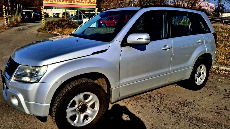 Suzuki Grand Vitara 2.0  4x4 servisní historie - fotka 7 z 46