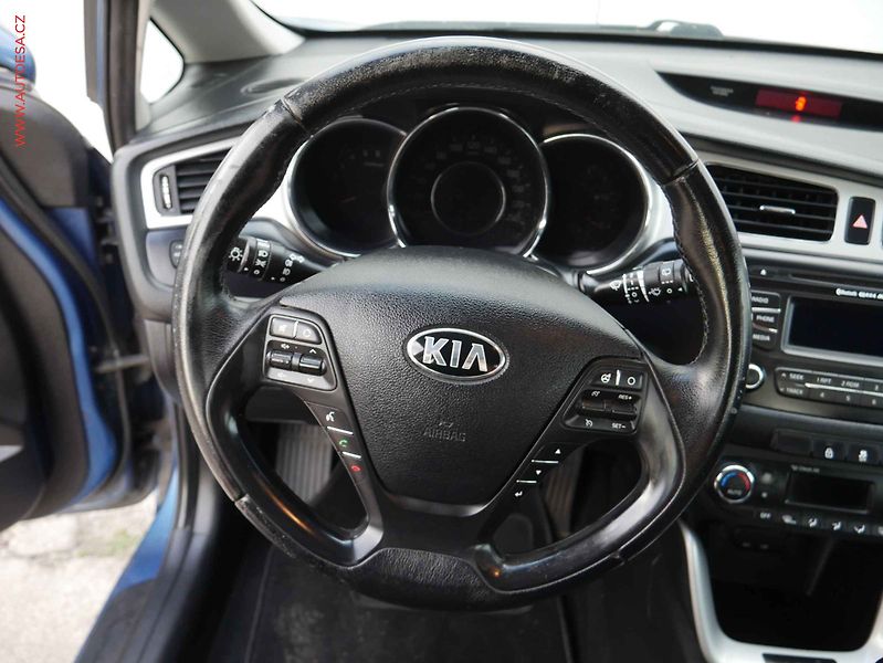 Kia Ceed (2014) 1.6 CRDi, AC, temp - fotka 14 z 17