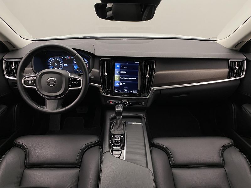 Volvo V90 CC T5 AWD MOMENTUM REZERVACE - fotka 2 z 46