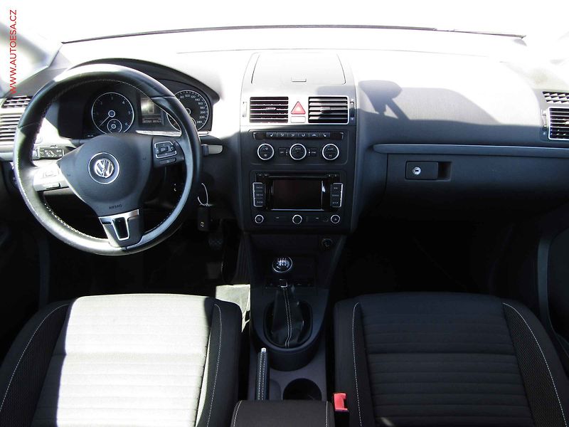 Volkswagen Touran (2015) 1.6TDi, Navi, AC - fotka 8 z 20