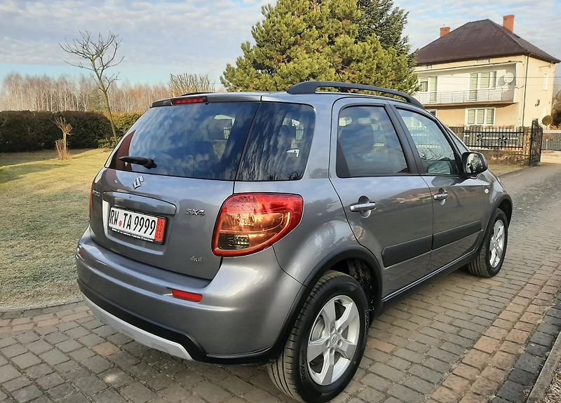 Suzuki SX4 (2010) Suzuki SX4, 1,6 4x4 r.v. 2010  - fotka 7 z 30
