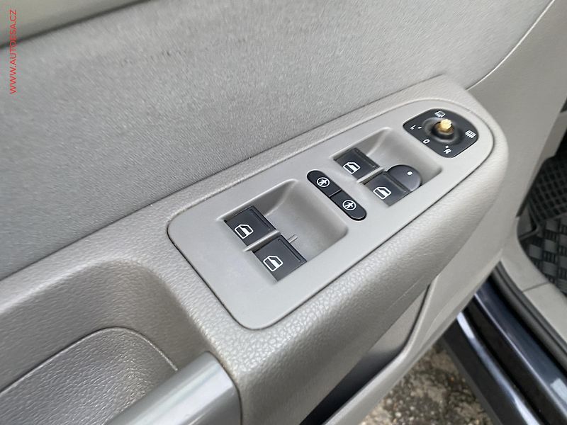 Seat Alhambra (2012) 2.0TDi, AC, výhřev sed. - fotka 13 z 16