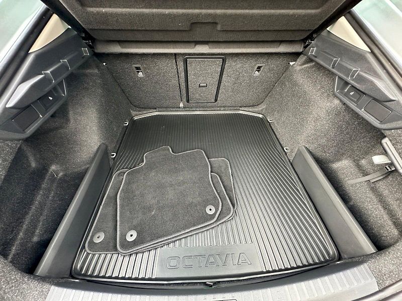 Škoda Octavia (2024) 1.5 TSI 110kW MHEV Top Selecti - fotka 21 z 23