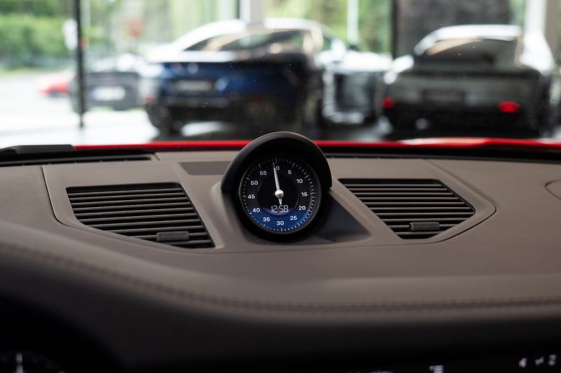 Porsche 911 Carrera 4S - fotka 14 z 24