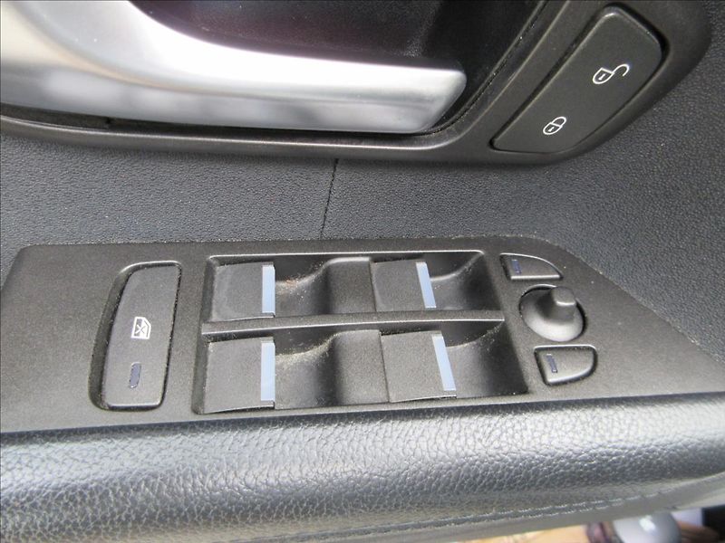 Land Rover Range Rover Evoque 2,2 TD4, 4x4, AT, Panorama, Ků - fotka 26 z 31