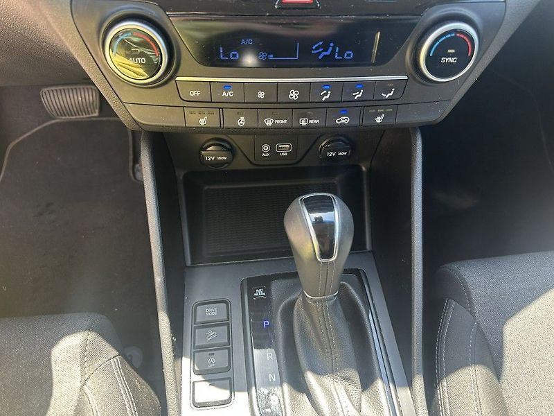 Hyundai Tucson 1.6  130kW - fotka 15 z 30