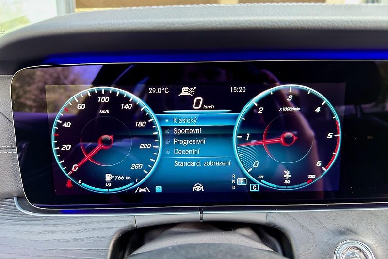 Mercedes-Benz Třídy E (2020) E 220d 4Matic AMG Line - fotka 64 z 112