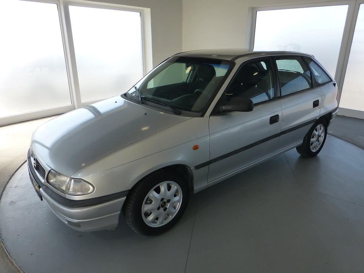 Opel Astra 1,4I**KLIMATIZACE**NOVÁ SPOJKA