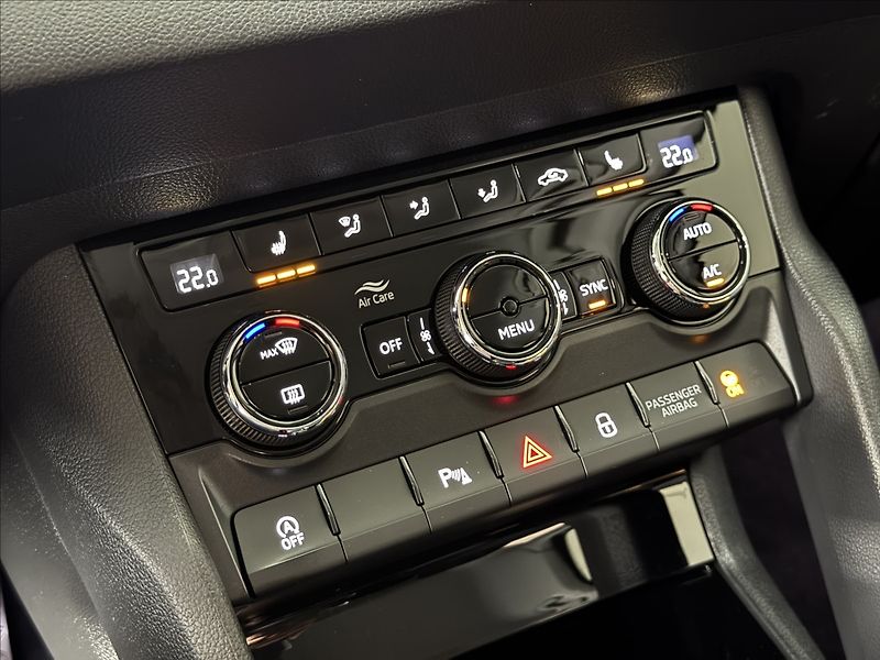 Škoda Karoq 1,5 TSi  DSG Clever Virtual LE - fotka 40 z 45