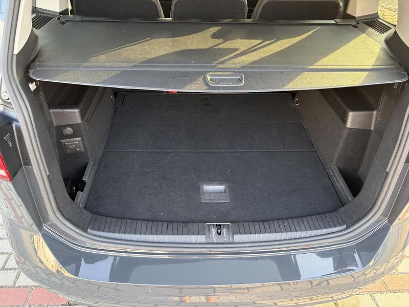 Volkswagen Touran (2018) 2.0 TDi Highline - fotka 11 z 16