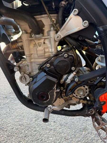 KTM 250 SX-F (2023) 2023 - fotka 4 z 7
