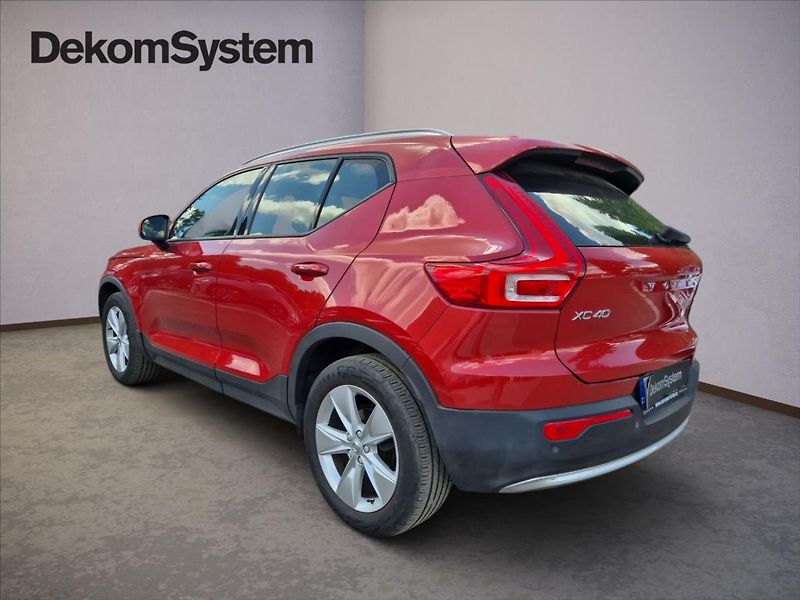 Volvo XC40 1,5 T2 FWD Momentum - fotka 4 z 18
