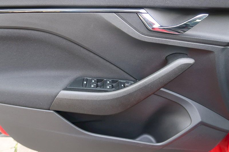 Škoda Kamiq (2023) Ambition 1,0 TSi/ 70 kW - fotka 17 z 34