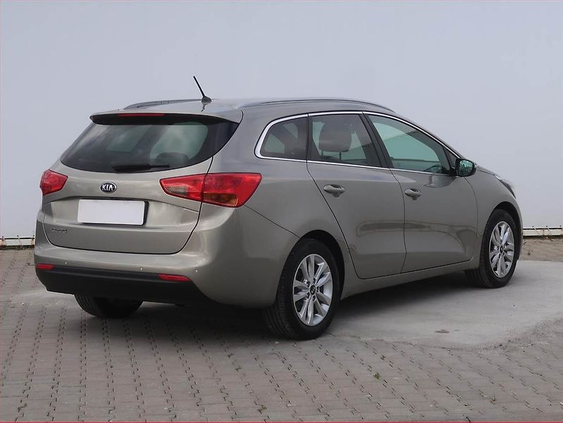 Kia Ceed (2017) Gold 1.4 CVVT, Serv.kniha - fotka 5 z 17