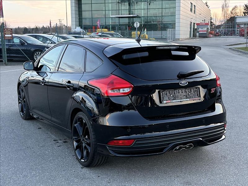Ford Focus 2,0 TDCi ST 136kW Xen,Šíbr,Nav - fotka 46 z 46