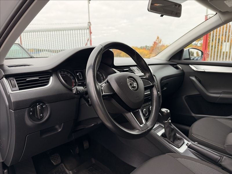 Škoda Octavia 2,0 TDI 110kW 6KVALT - fotka 10 z 32