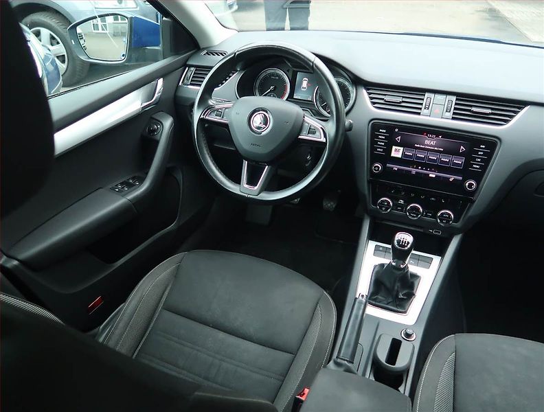 Škoda Octavia (2018) 1.4 TSI, Navi, Tempomat - fotka 7 z 18