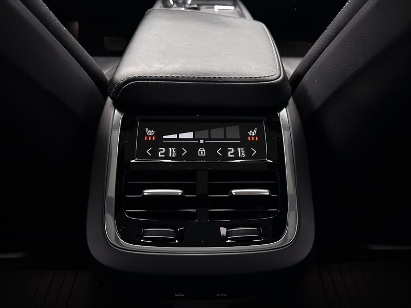 Volvo XC60 B4 AWD INSCRIPTION  - fotka 31 z 55