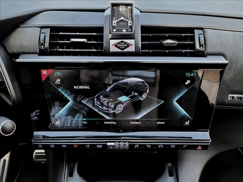 DS Automobiles DS7 Crossback 1,6 Louvre PHEV,4x4,220kw,LED - fotka 36 z 50