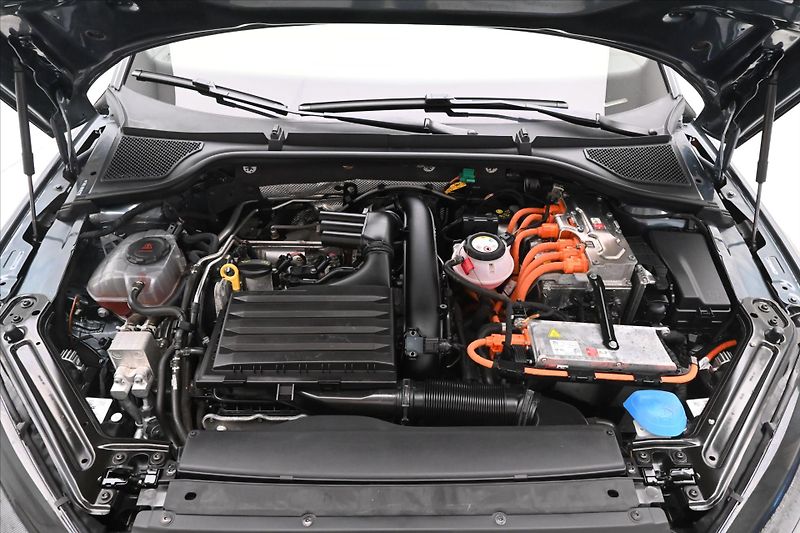 Škoda Octavia 1,4 TSI iV RS 180 kW DSG Záruk - fotka 9 z 31
