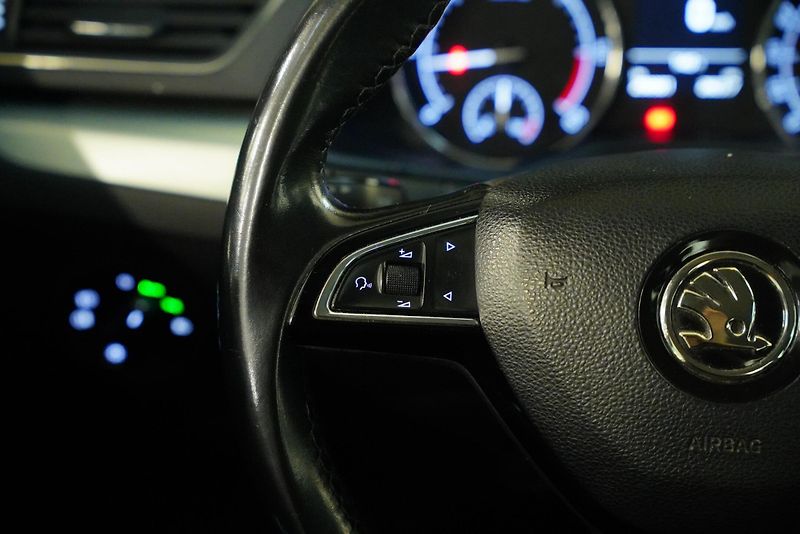 Škoda Superb - fotka 16 z 30
