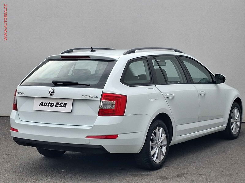 Škoda Octavia (2015) 1.6 TDi, Style, park. čidla - fotka 4 z 17