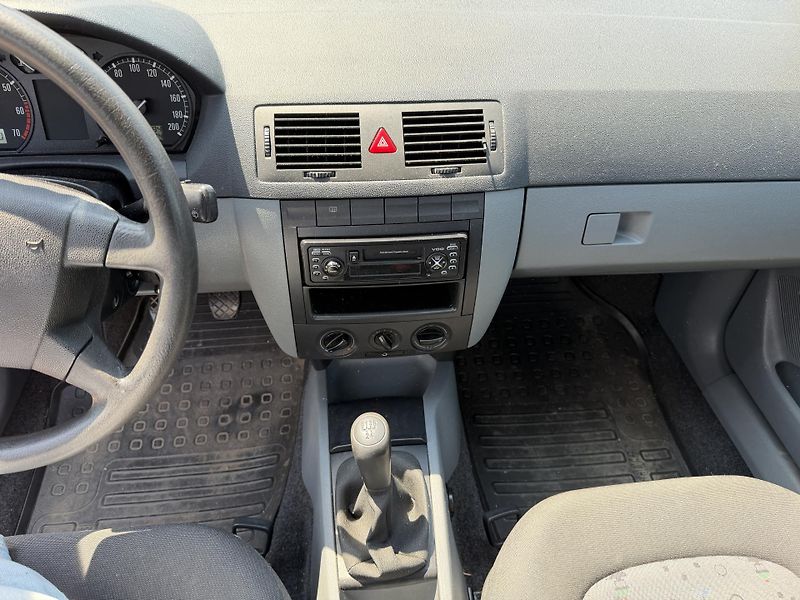 Škoda Fabia 1.2i - fotka 17 z 21
