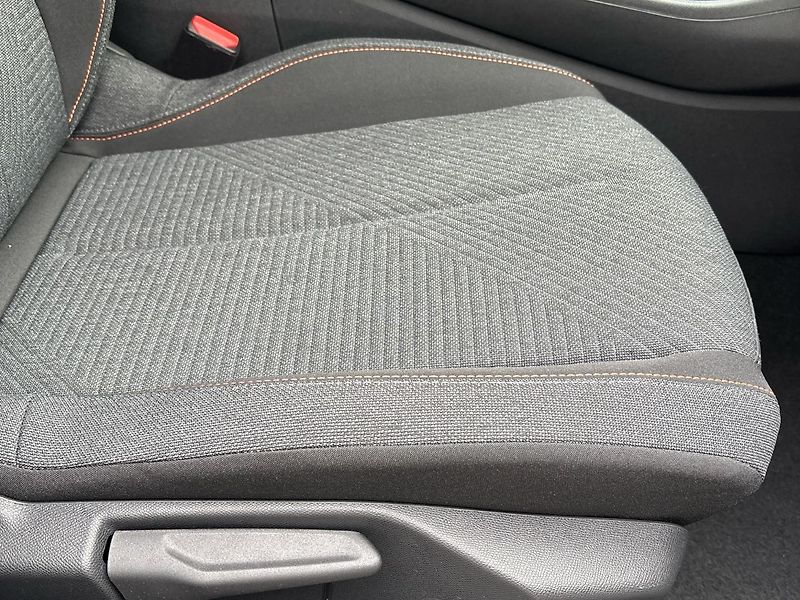 Peugeot 308 (2025) SW STYLE Hybrid e-DCS6 - fotka 16 z 43