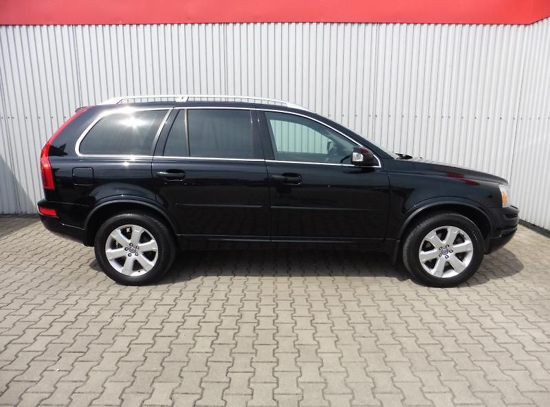 Volvo XC90 2,4 D5 Summum AWD A/T Navi 7.m - fotka 6 z 13