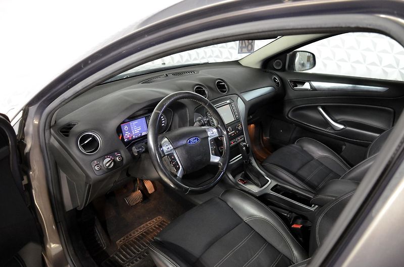 Ford Mondeo (2011) 2.0 TDCi - fotka 9 z 20