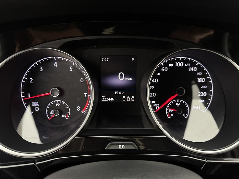 Volkswagen Touran 1,4 DSG KAMERA TAŽNÉ 1.MAJ ČR - fotka 12 z 38