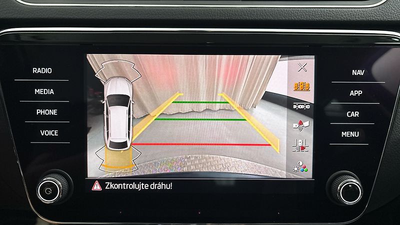 Škoda Superb 2.0 TDI DSG Style Combi - fotka 12 z 26