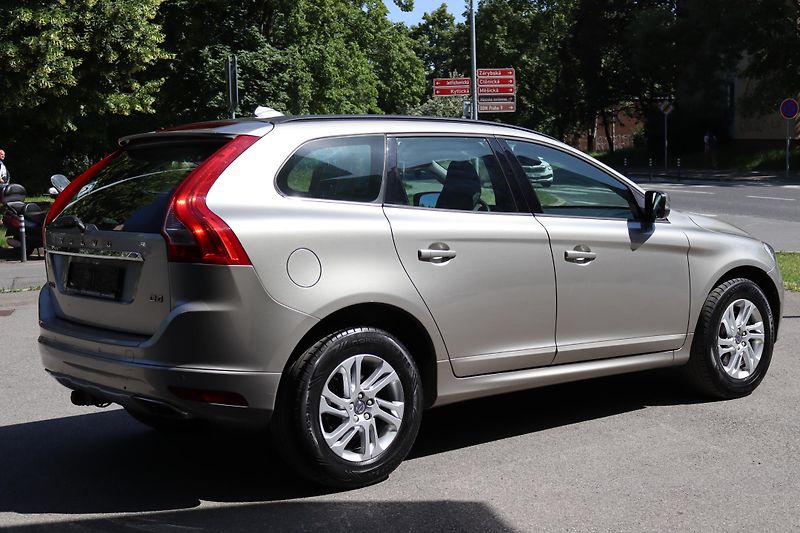 Volvo XC60 D4 2.0 133kW AT DPH - fotka 9 z 50