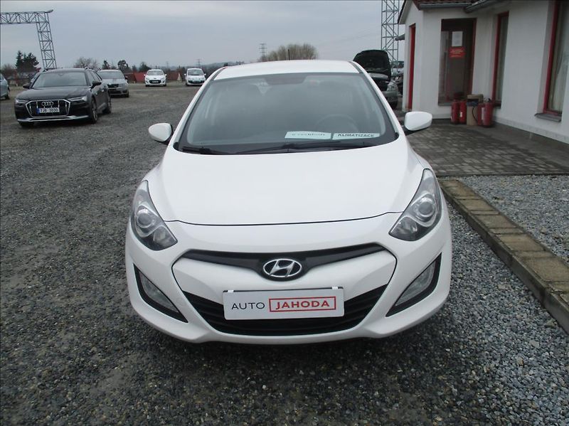 Hyundai i30 1,6 i 16v, klima,s.kn. - fotka 2 z 34
