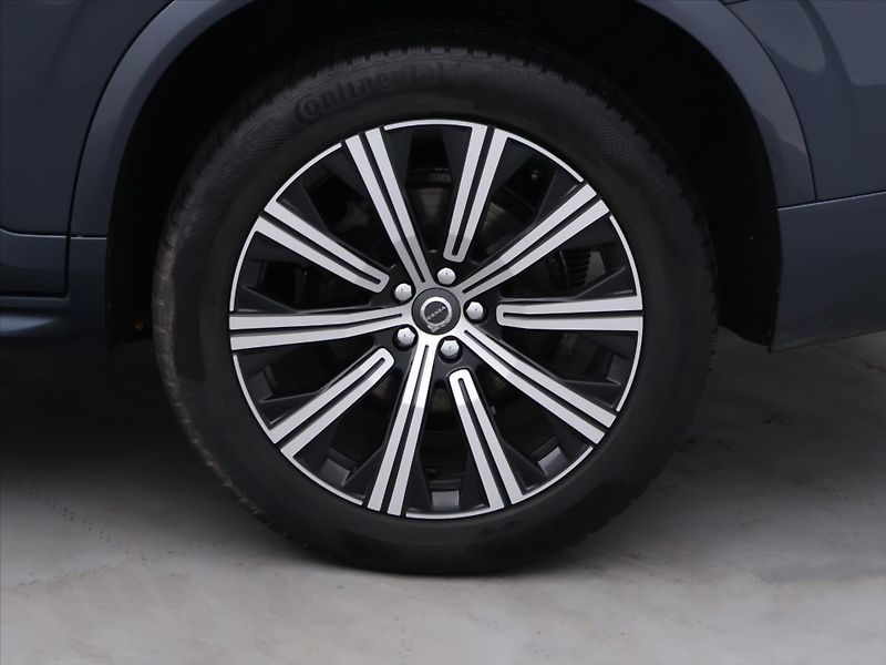 Volvo XC90 2,0 B5 173kW Inscription CZ DP - fotka 24 z 31