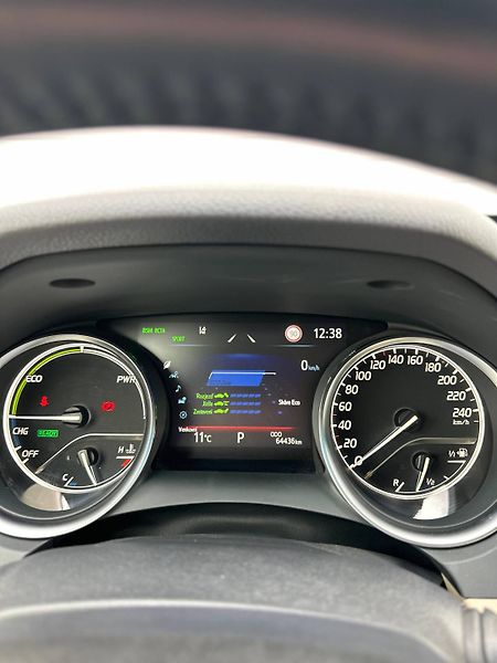 Toyota Camry (2021) 2.5 HEV EXECUTIVE AUTOMAT - fotka 25 z 37